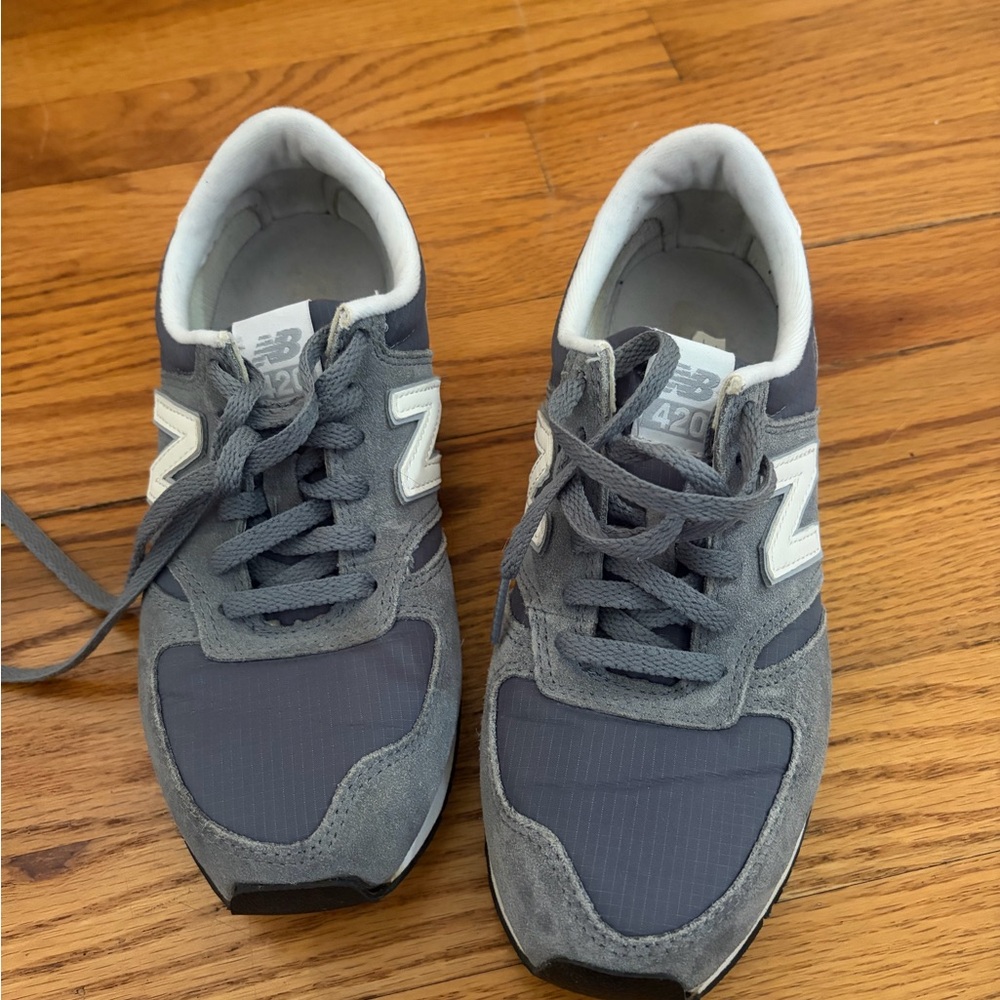 Womens New Balance 420s // 6.5 // excellent condition
